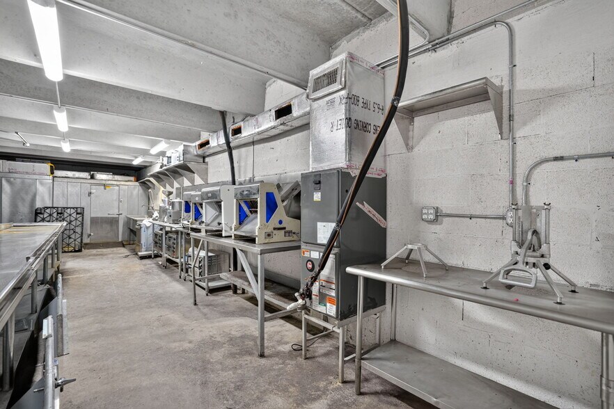 More Photos Of 8485-8499 NW 54th St, Miami Warehouse For Sale