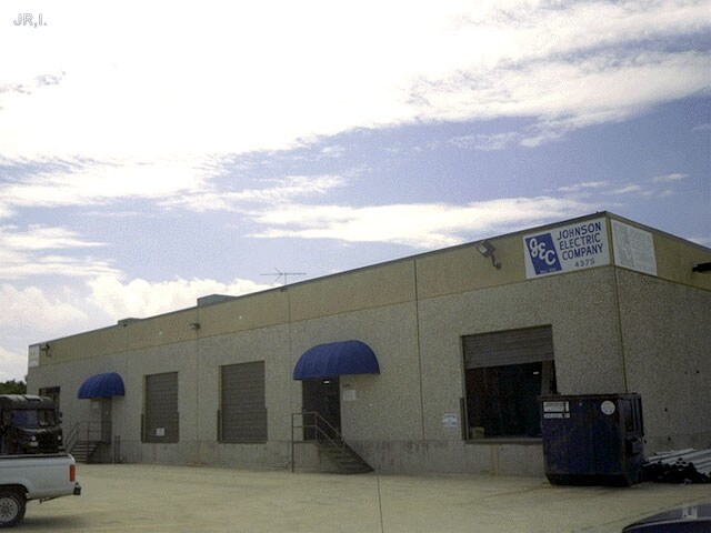 More Photos Of 4359-4375 Lindbergh Dr, Addison Light Distribution For Lease