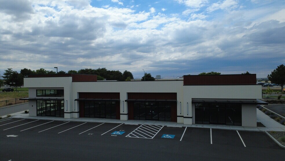 More Photos Of 2915 N 20th Ave, Pasco Office For Lease