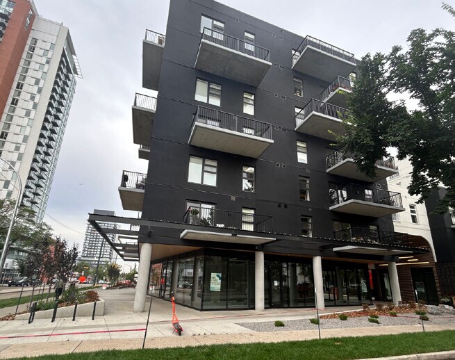 More Photos Of 12322 102 Av NW, Edmonton Apartments For Lease
