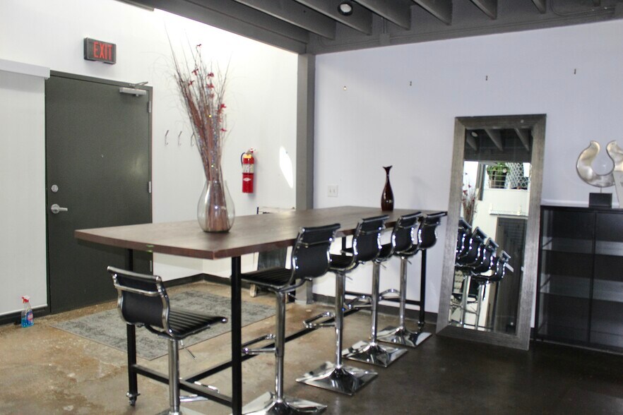 More Photos Of 949 W Marietta St NW, Atlanta Office For Lease