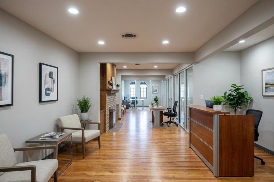 More Photos Of 102 W State St, Mauston Office For Sale
