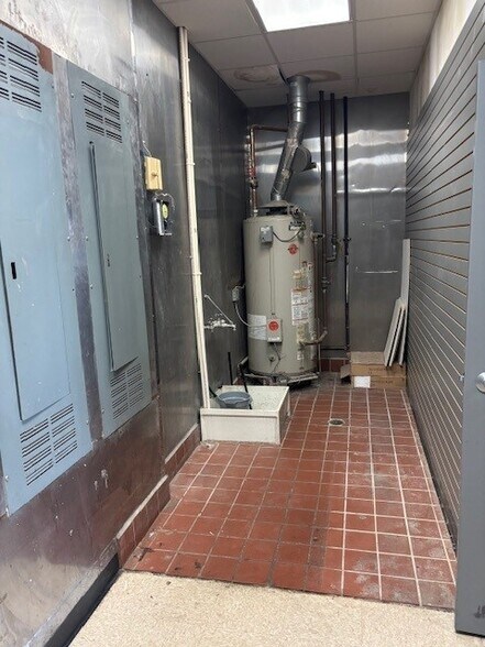 More Photos Of 4325 Vine St, Hays Storefront Retail Office For Lease