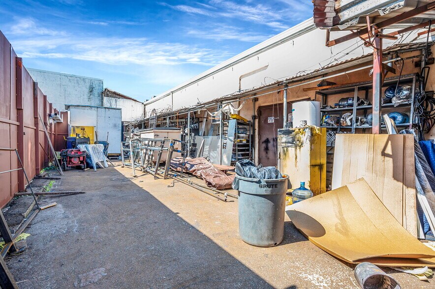 More Photos Of 116 E Merrick Rd, Freeport Warehouse For Sale