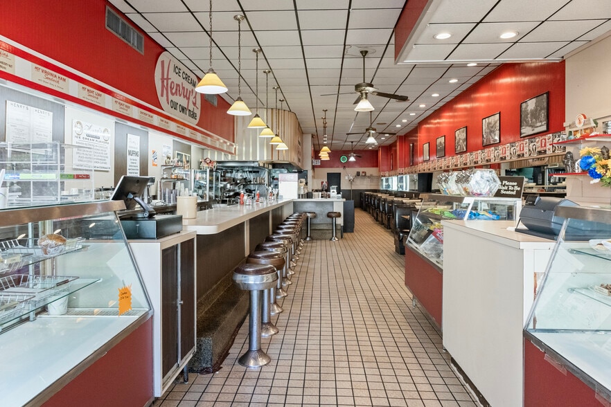 More Photos Of 8 Glen St, Glen Cove Storefront For Lease