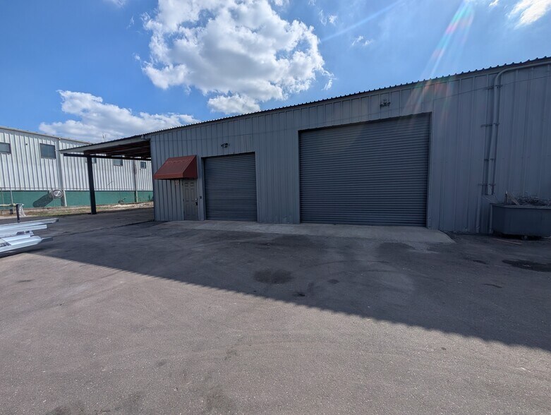 Primary Photo Of 9601 Norwood Dr, Tampa Unknown For Lease