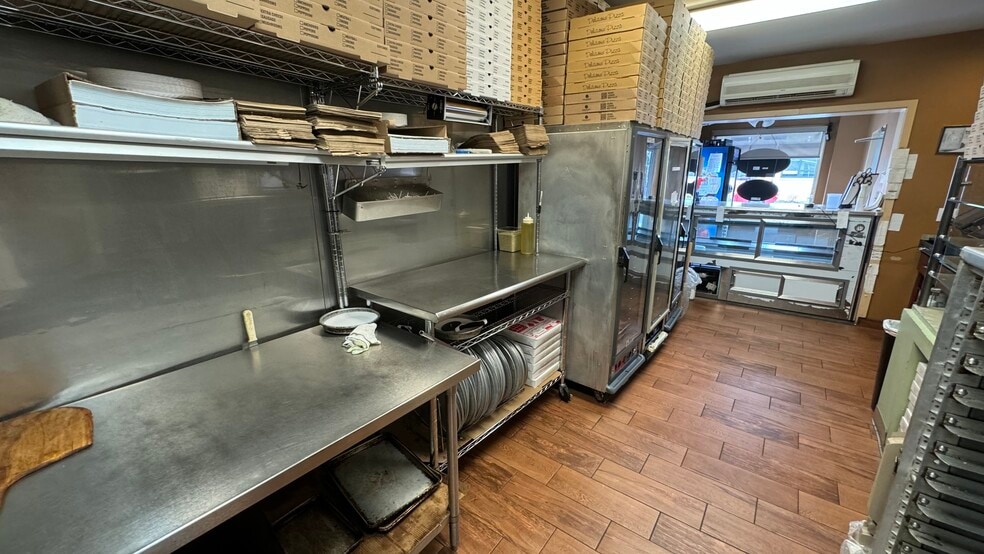 More Photos Of 550 S Main St, Nazareth General Retail For Sale
