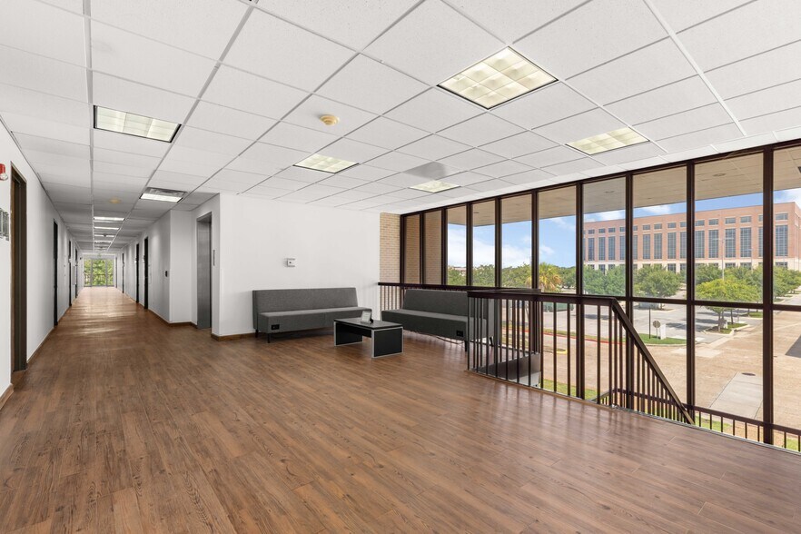 More Photos Of 2045 Space Park Dr, Houston Medical For Sale