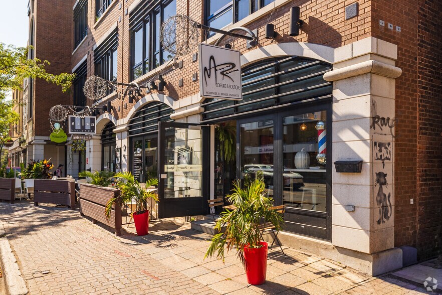 More Photos Of 171-183 Rue Saint-Charles O, Longueuil Coworking Space