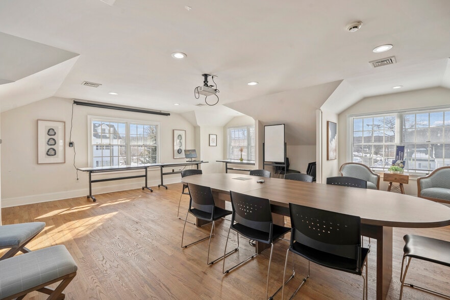 More Photos Of 113 tindall Rd, Middletown Office For Sale
