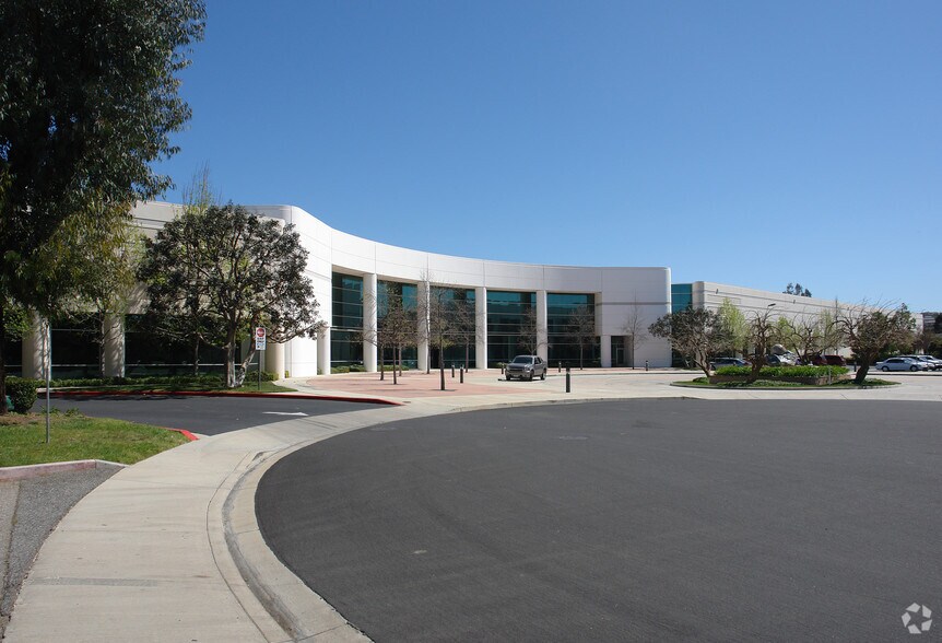 More Photos Of 709 Science Dr, Moorpark Warehouse For Lease