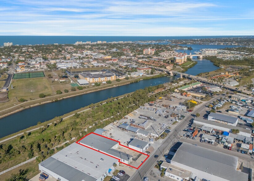 More Photos Of 218 Seaboard Ave, Venice Service For Sale