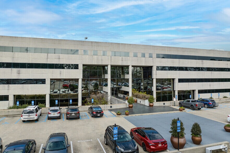 More Photos Of 2 Perimeter Park S, Birmingham Office Residential For Lease