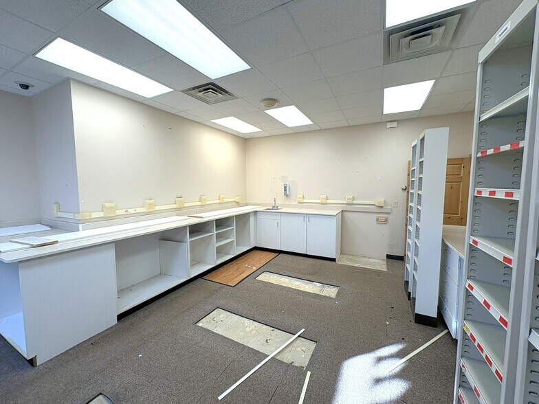 More Photos Of 601 Minnesota Ave, Walker General Retail For Lease