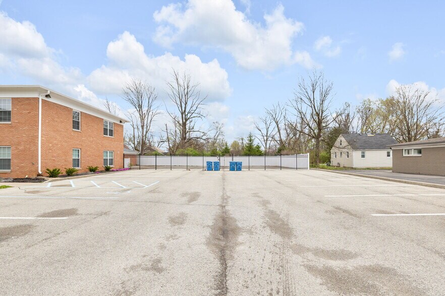 More Photos Of 10455-10499 N College Ave, Carmel Office For Sale