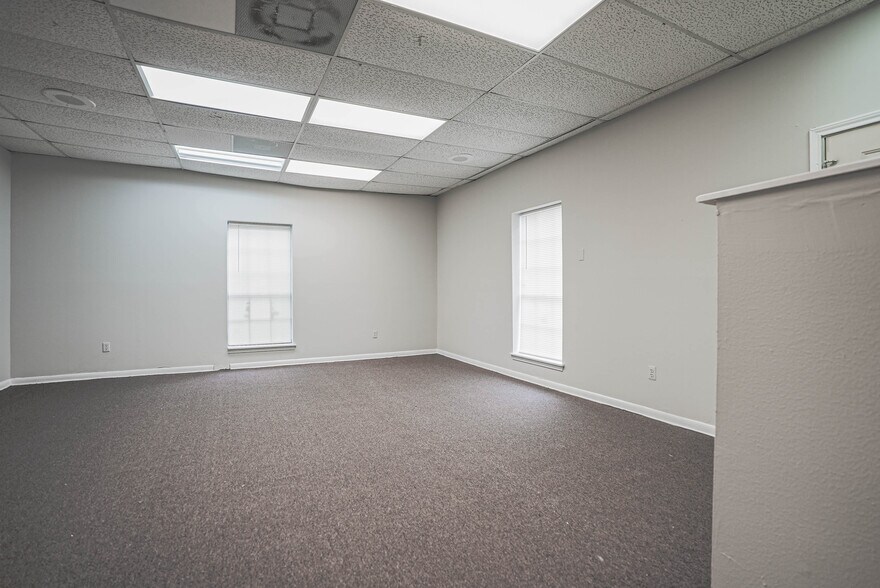 More Photos Of 14721 Pebble Bend Dr, Houston Medical For Sale