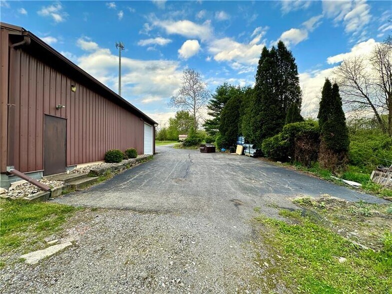 More Photos Of 20 Henderson Ln, West Middlesex Industrial For Sale