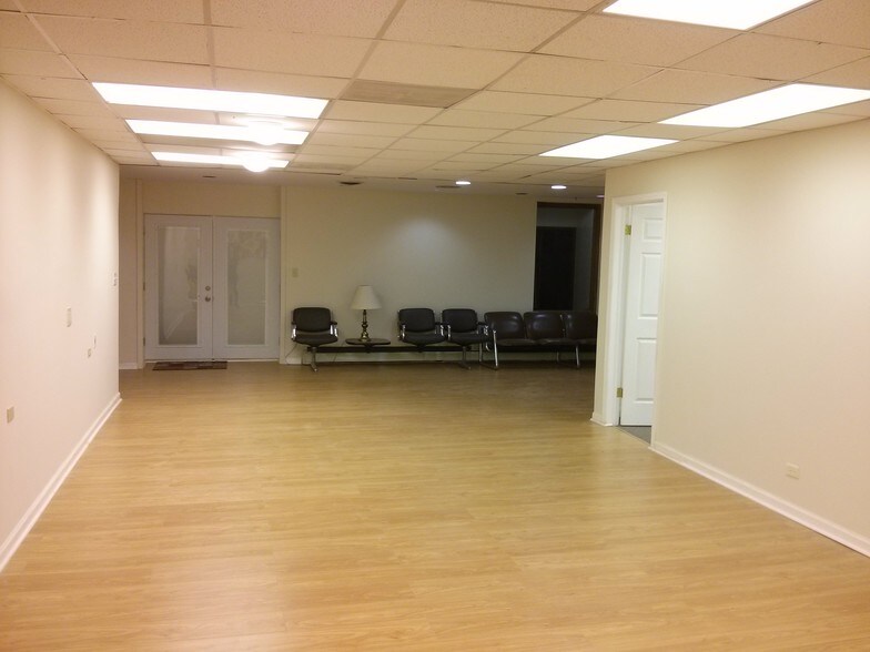 More Photos Of 7107 W Belmont Ave, Chicago Medical For Lease