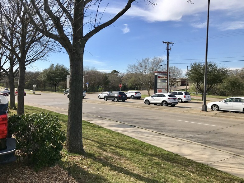 More Photos Of 1730 W Bardin Rd, Arlington Freestanding For Lease