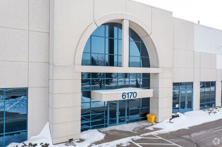 More Photos Of 6170 Edwards Blvd, Mississauga Warehouse For Lease