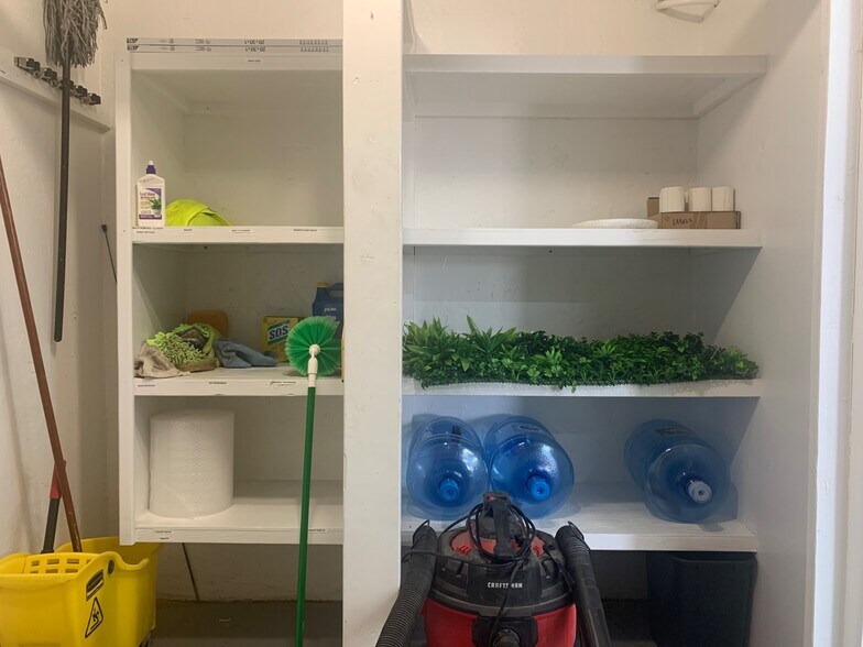 More Photos Of 22214 State Highway 71 W, Spicewood Storefront Retail Office For Lease