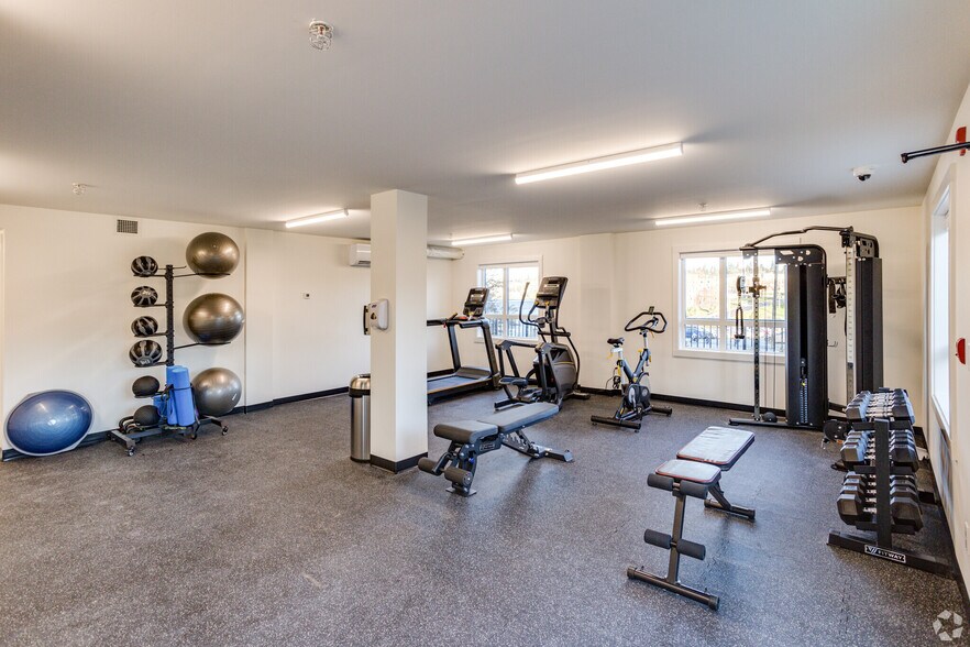 More Photos Of 1310 Saunders St, Esquimalt Apartments For Sale