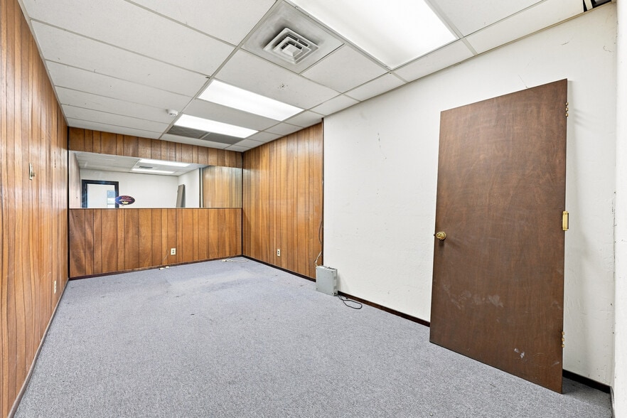 More Photos Of 905-909 Fee Dr, Sacramento Service For Sale