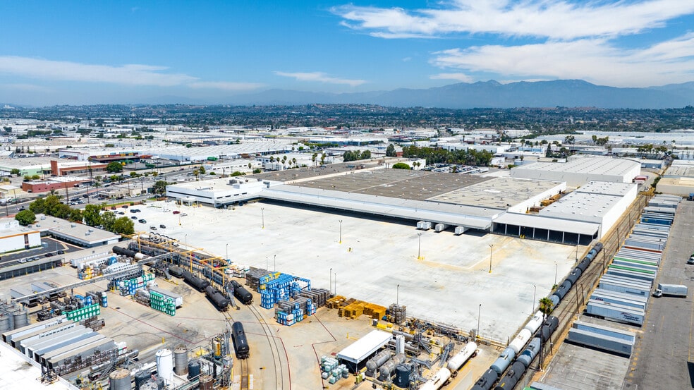 More Photos Of 2420 Yates Ave, Commerce Warehouse For Lease