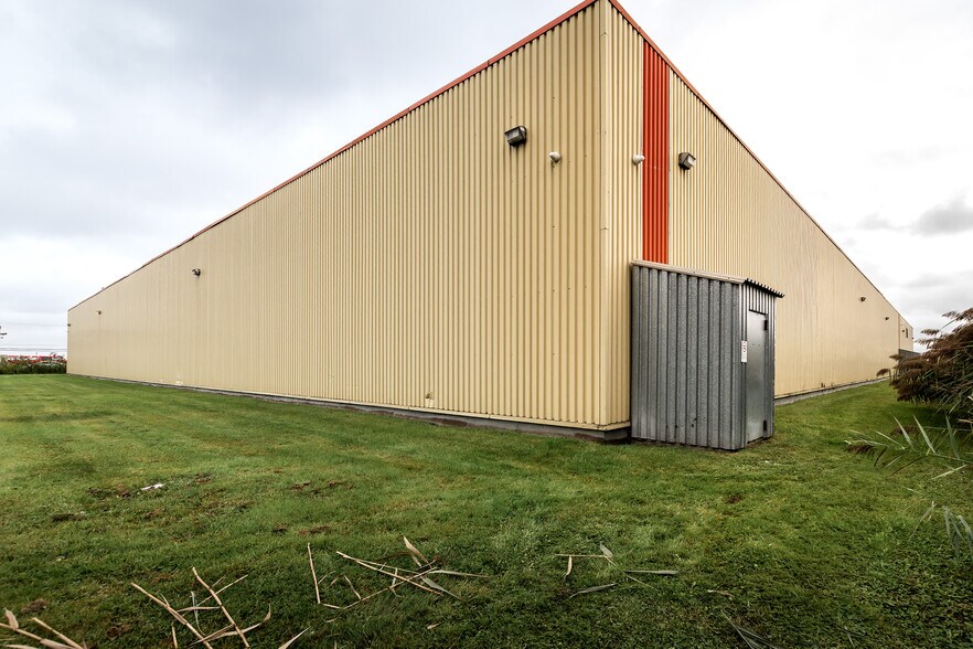 More Photos Of 2620 Rue Bernard-Pilon, St-Mathieu-de-Beloeil Manufacturing For Sale