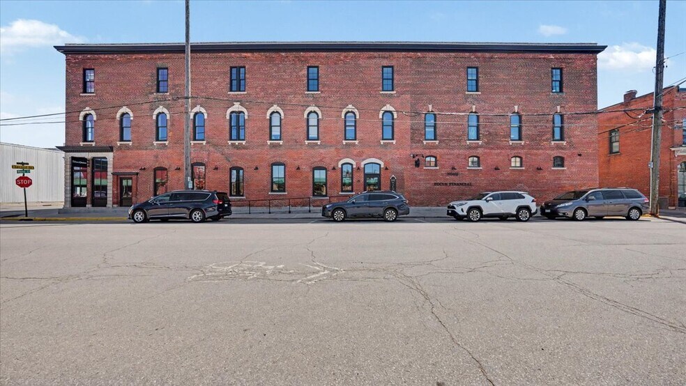 More Photos Of 102 Walnut St, Winona Office Residential For Sale