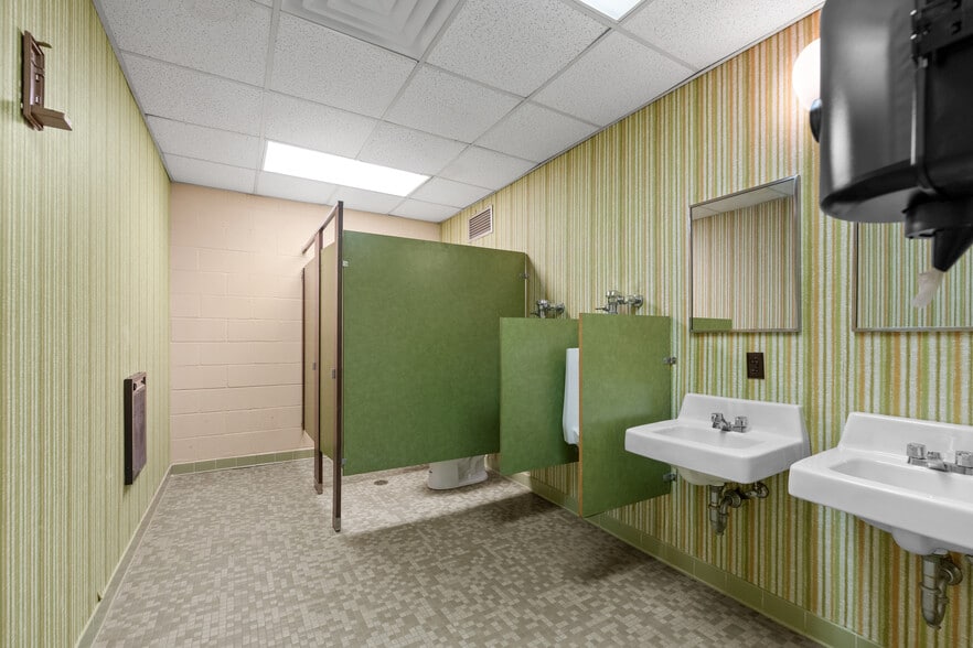 More Photos Of 3411 Covington Pike, Memphis Religious Facility For Sale