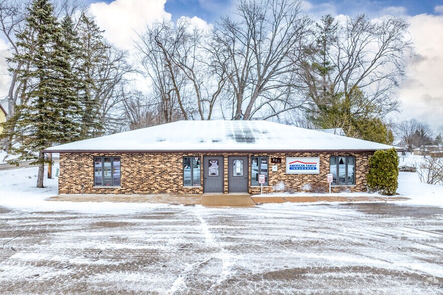 More Photos Of 200 S Cherry St, Wittenberg Medical For Sale