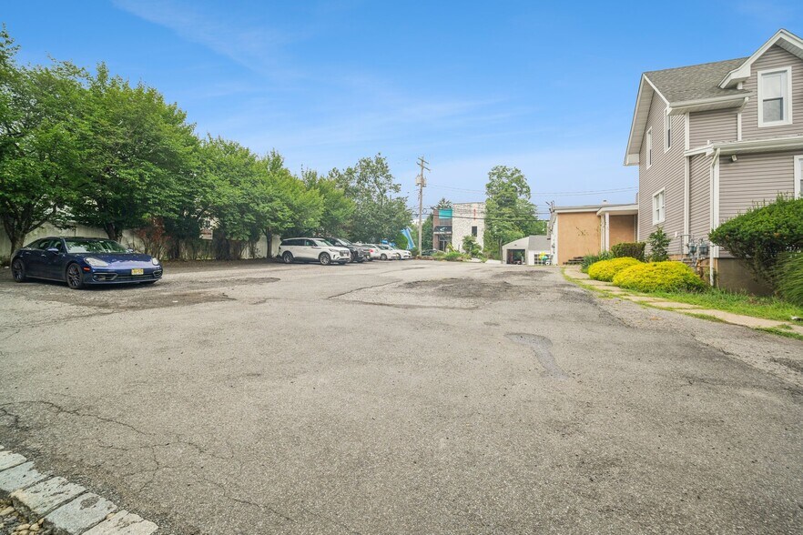 Primary Photo Of 534 Durie Ave, Closter General Retail For Lease