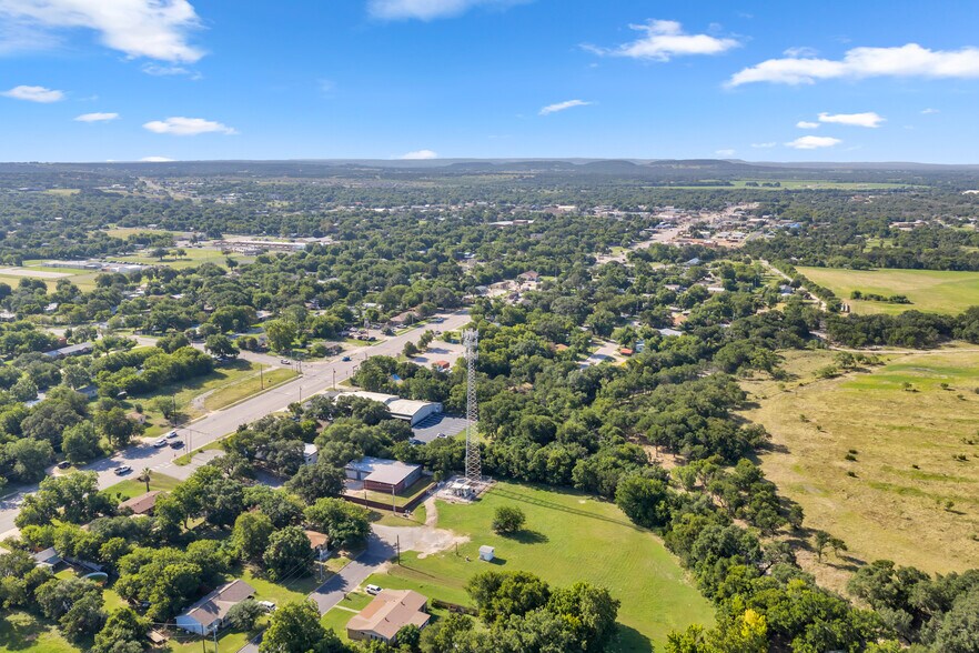 More Photos Of 201 W 9th St, Burnet Warehouse For Sale