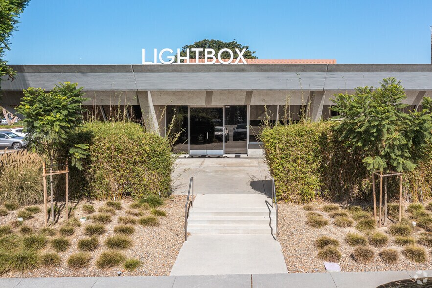 More Photos Of 2051 Palomar Airport Rd, Carlsbad Research And Development For Lease