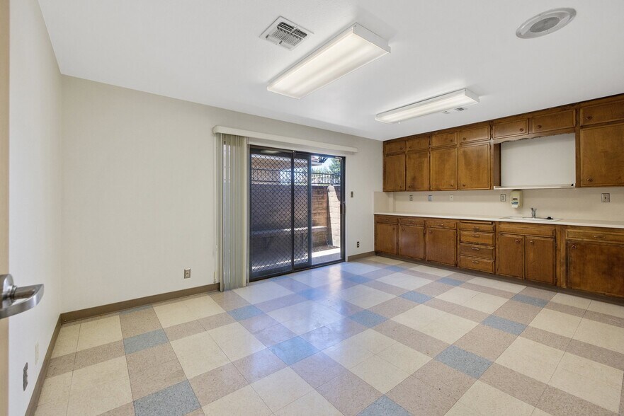 More Photos Of 561 N Alta Ave, Dinuba Medical For Lease