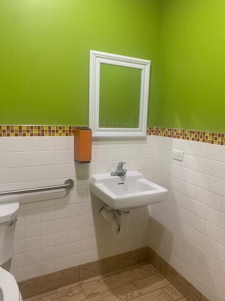 More Photos Of 4849-4853 Oakton St, Skokie Storefront For Lease
