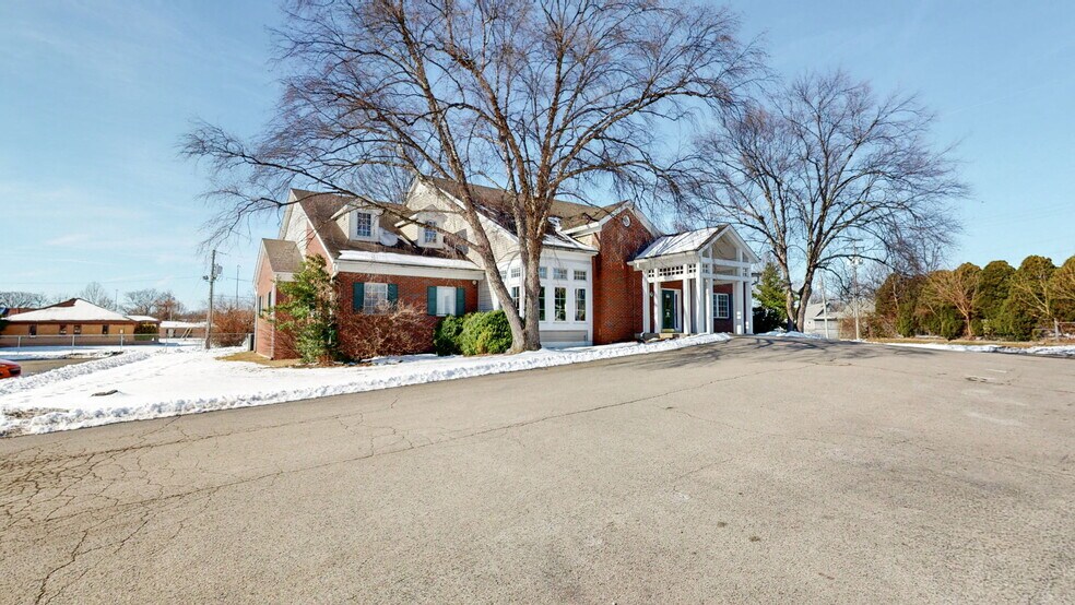 More Photos Of 1701 Spring St, Jeffersonville Medical For Sale