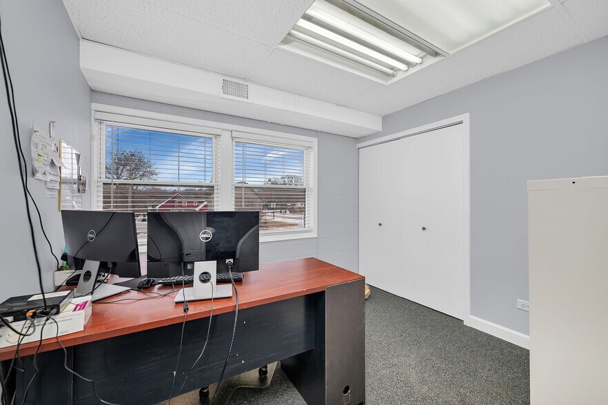 More Photos Of 3S340 Rockwell St, Warrenville Manufacturing For Lease