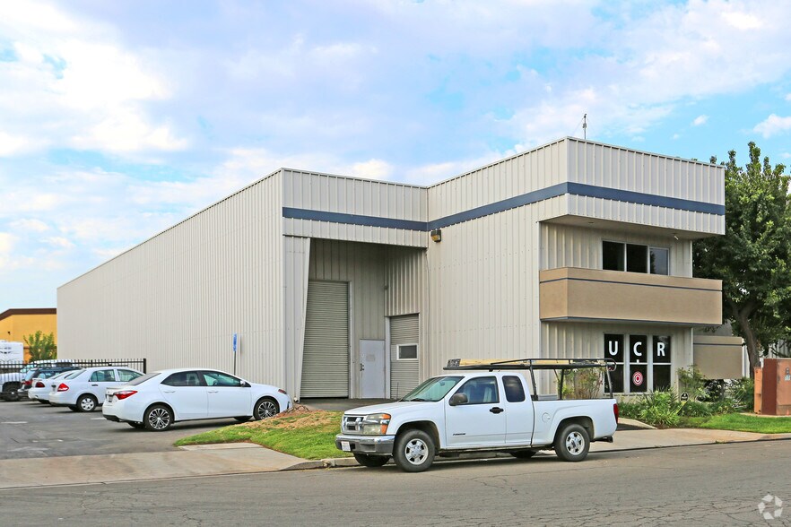 Primary Photo Of 497 W Bedford Ave, Fresno Warehouse For Lease