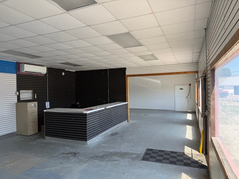 More Photos Of 9600 Jefferson Davis Hwy, Richmond Freestanding For Lease