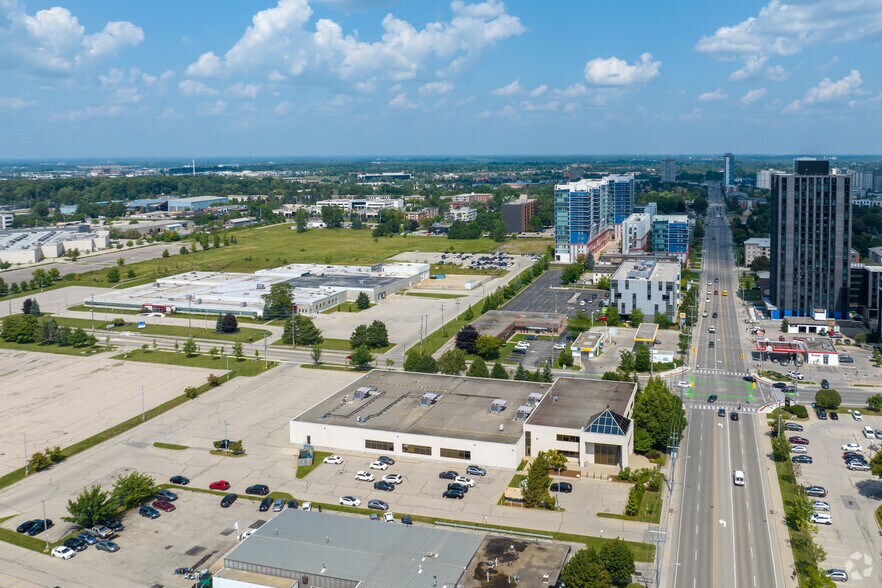 More Photos Of 156 Columbia St W, Waterloo Office For Lease
