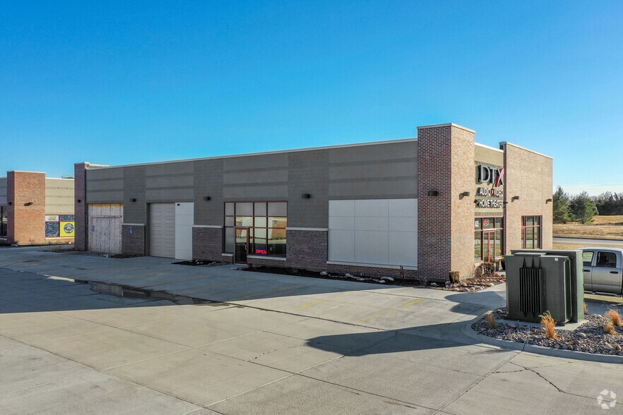 More Photos Of 8435 Executive Woods Dr, Lincoln Showroom For Lease
