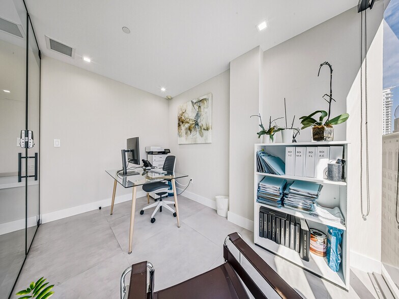 More Photos Of 150 SE 2nd Ave, Miami Office Residential For Sale