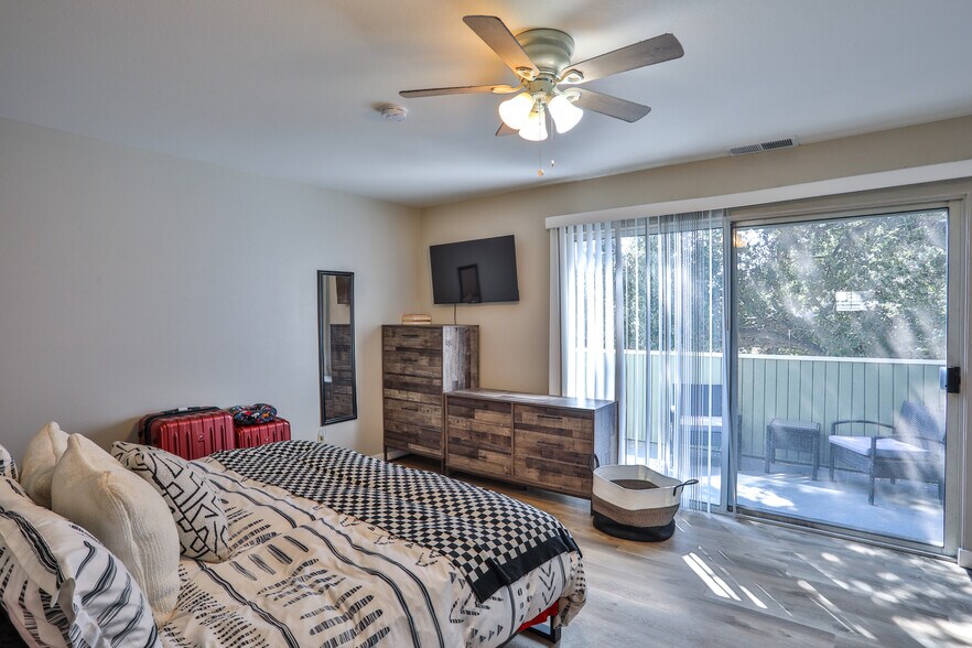 More Photos Of 306 E Foothill Blvd, Glendora Apartments For Sale