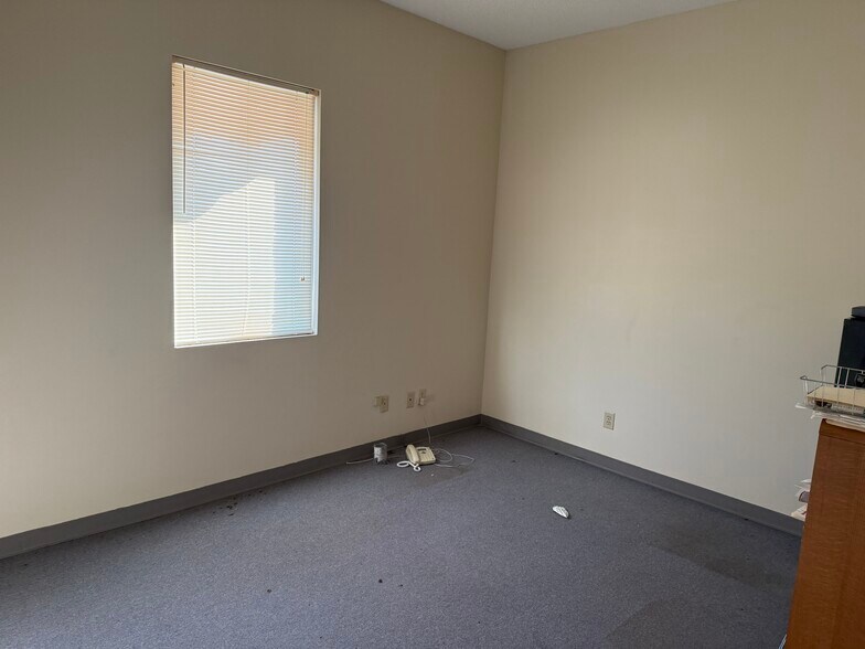 More Photos Of 1220 East Blvd, Chesterfield Showroom For Lease