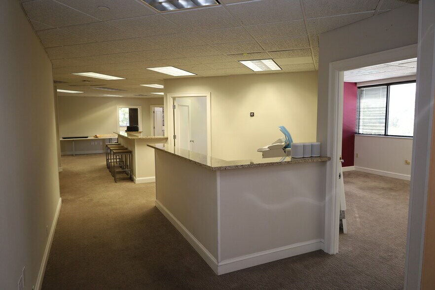 More Photos Of 1615 Forum Pl, West Palm Beach Office For Sale