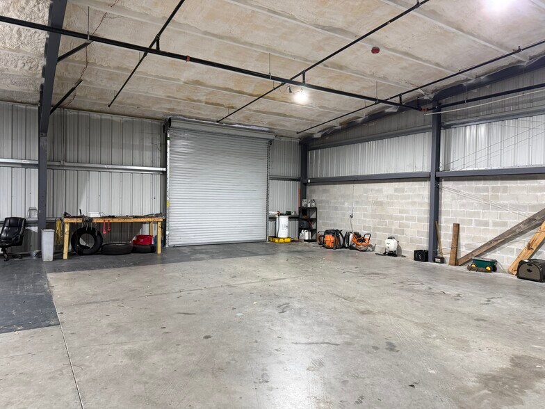 More Photos Of 7304 Causeway, Tampa Light Distribution For Lease