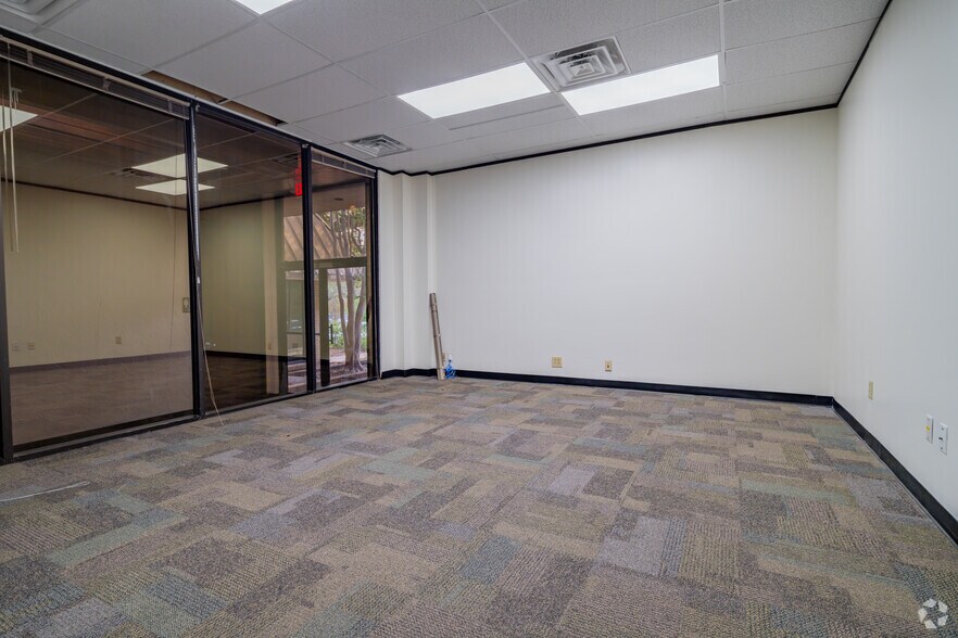 More Photos Of 4203-4211 Gardendale St, San Antonio Office For Lease