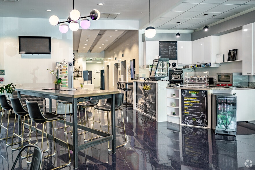 More Photos Of 1680 Fruitville Rd, Sarasota Office For Lease